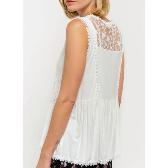 FINAL SALE 🆕🌿POL FLORAL MESH TOP🌿 - Picture 3 of 6